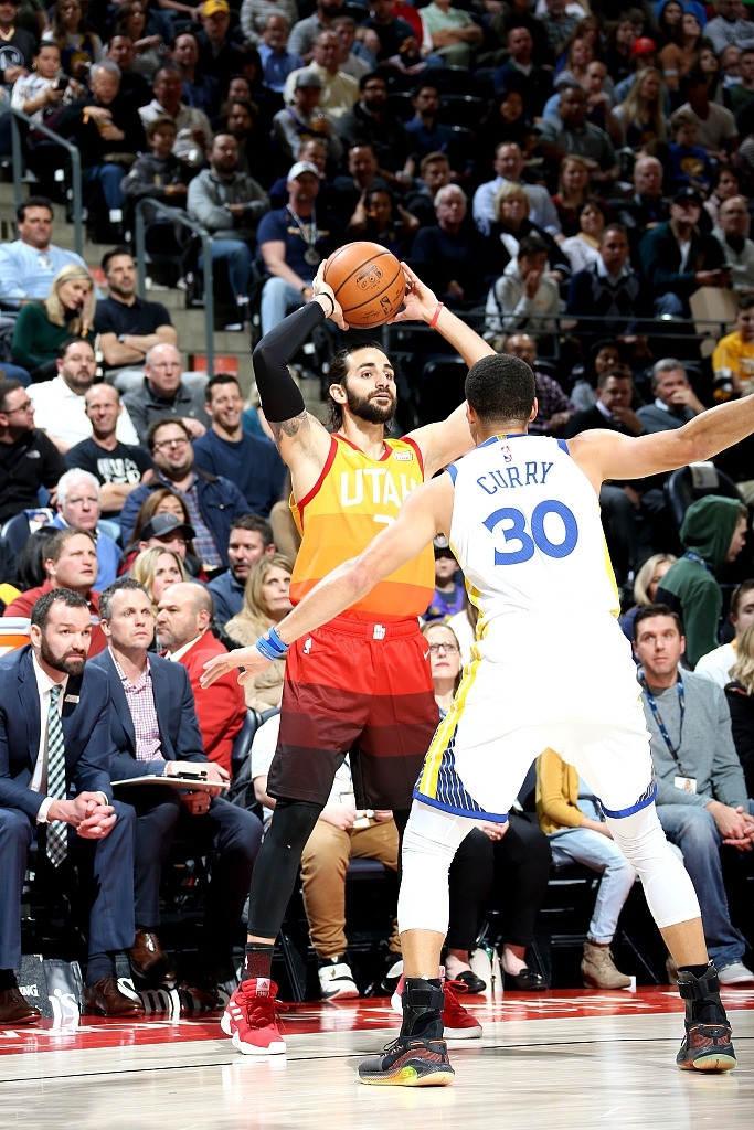 关于勇士B队血洗墨西哥男篮，萨姆·米切尔送出助攻的信息