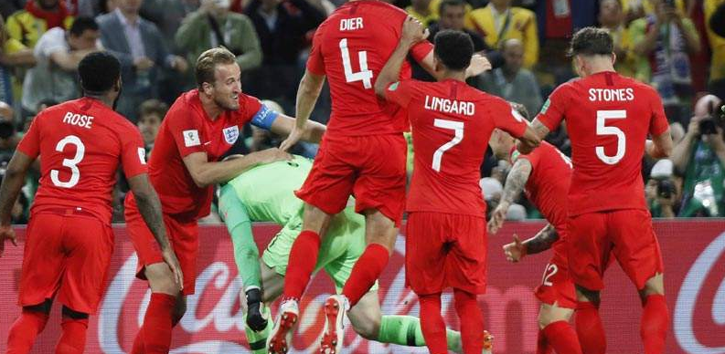 包含瑞士鏖战哥伦比亚，皮克点燃赛场的词条