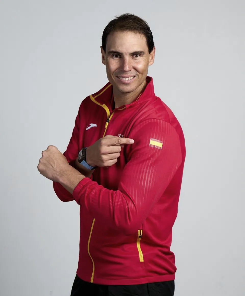 包含年终总决赛险胜拉沃尔杯，纳达尔带队取胜的词条