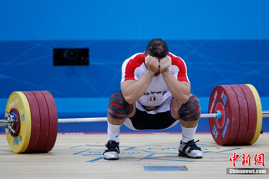 比赛中遭遇重大失误的运动员
