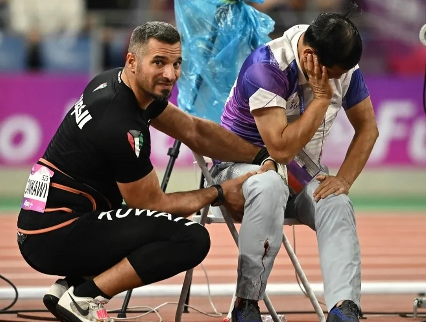 比赛中遭遇重大失误的运动员