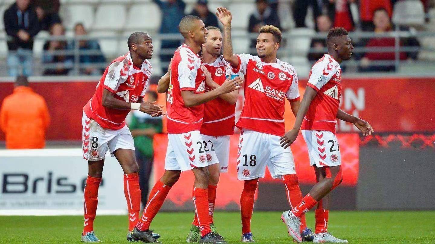 关于兰斯主场平圣埃蒂安，比分胶着战胜难求的信息