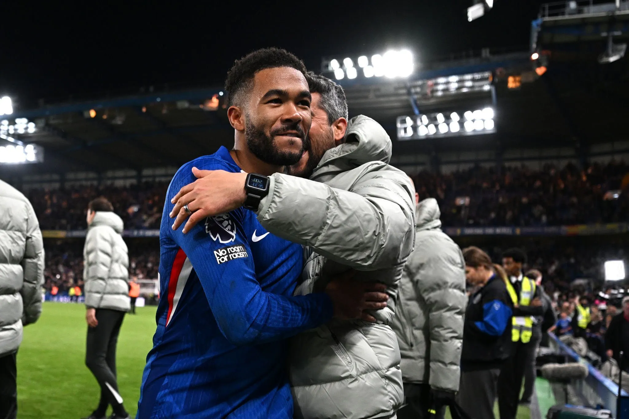 切尔西中卫连续抢断，稳固后防线的简单介绍