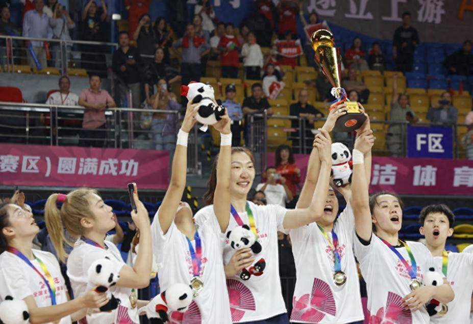 四川队球员表现出色,帮助球队取胜 四川队球员表现出色,帮助球队取胜