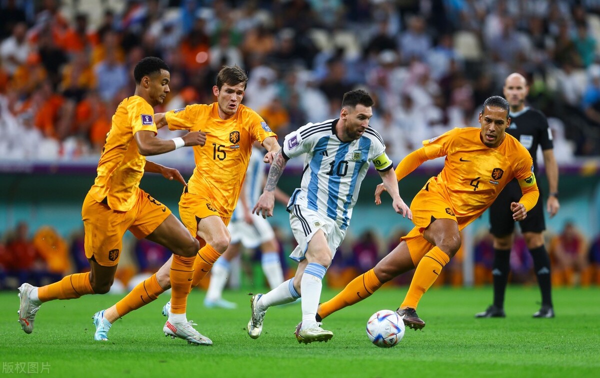 包含欧预赛：荷兰-击败法国，提前晋级强的词条