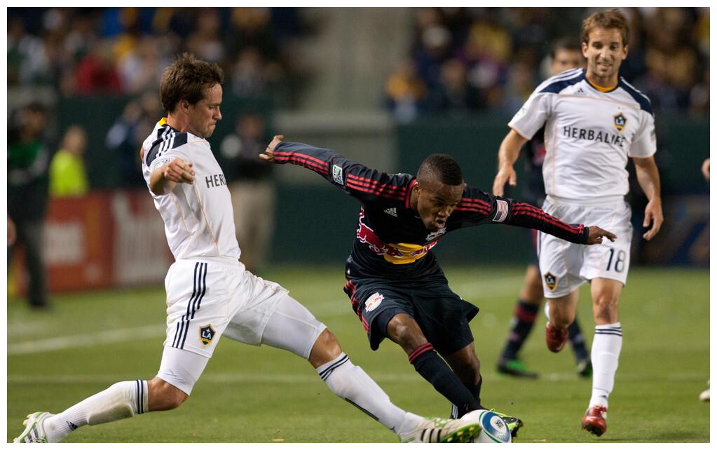 关于塞维利亚战平强敌，积分持平的信息