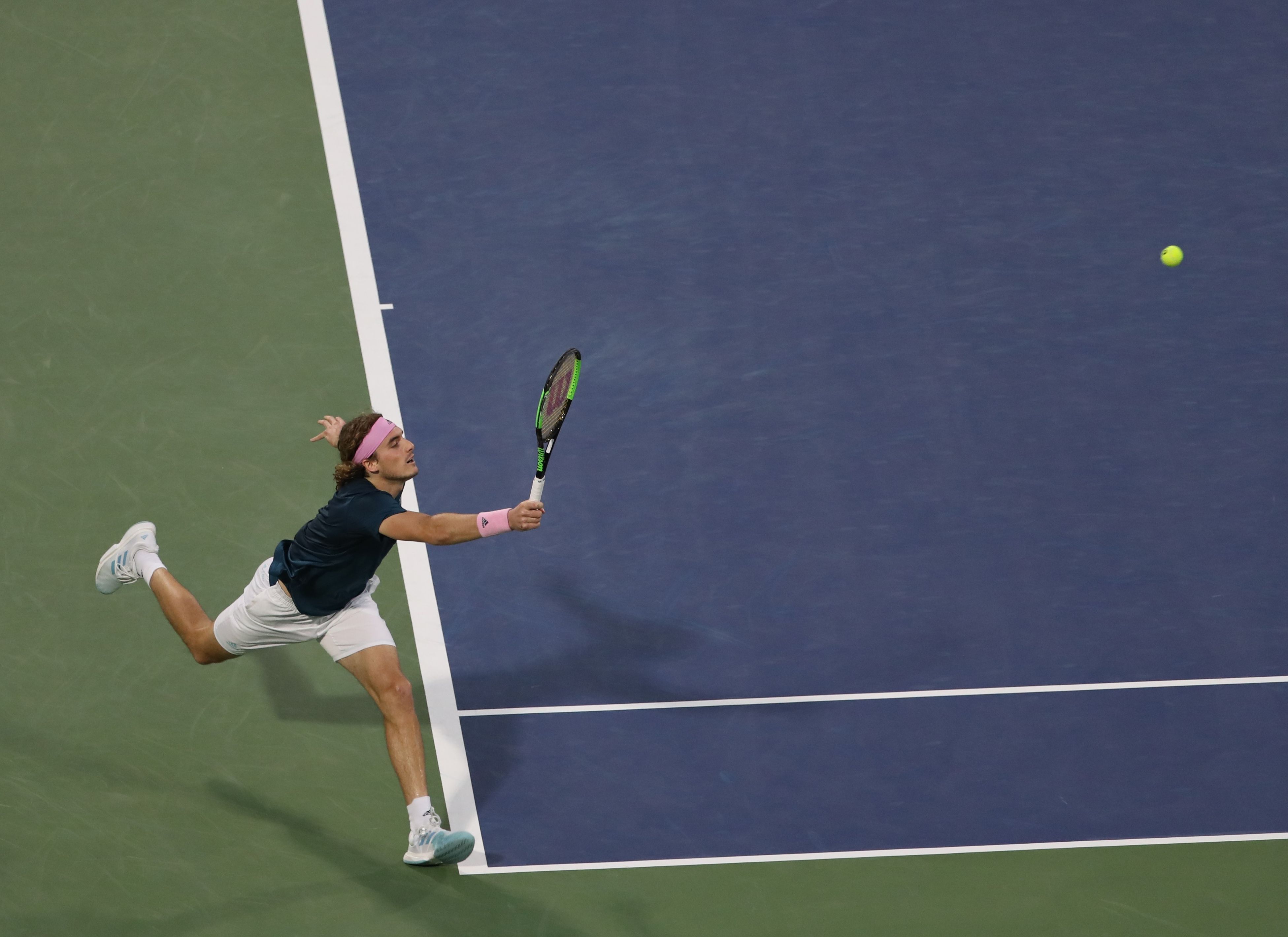 包含欧洲网球队完胜美国网球队，西西帕斯高光表现的词条