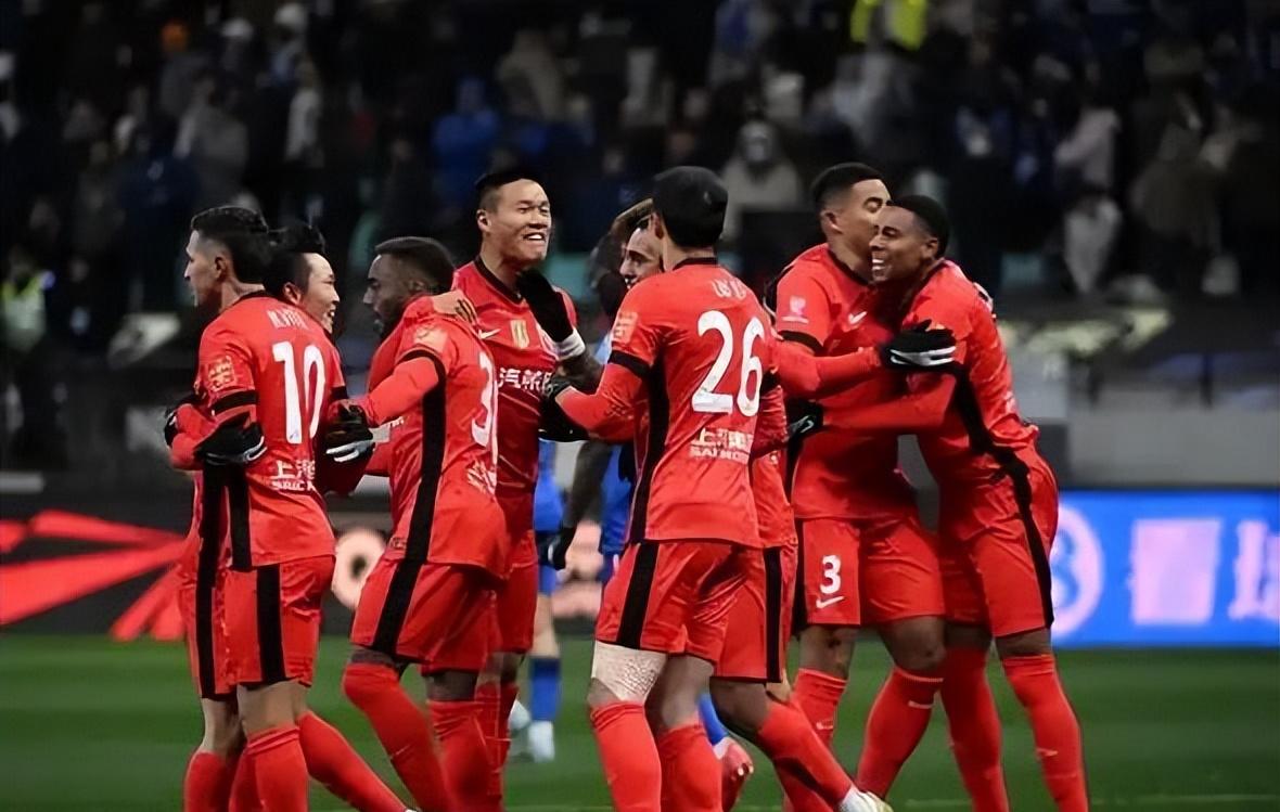 助攻射门助推球队胜利，英雄赛场上崭露头角的简单介绍