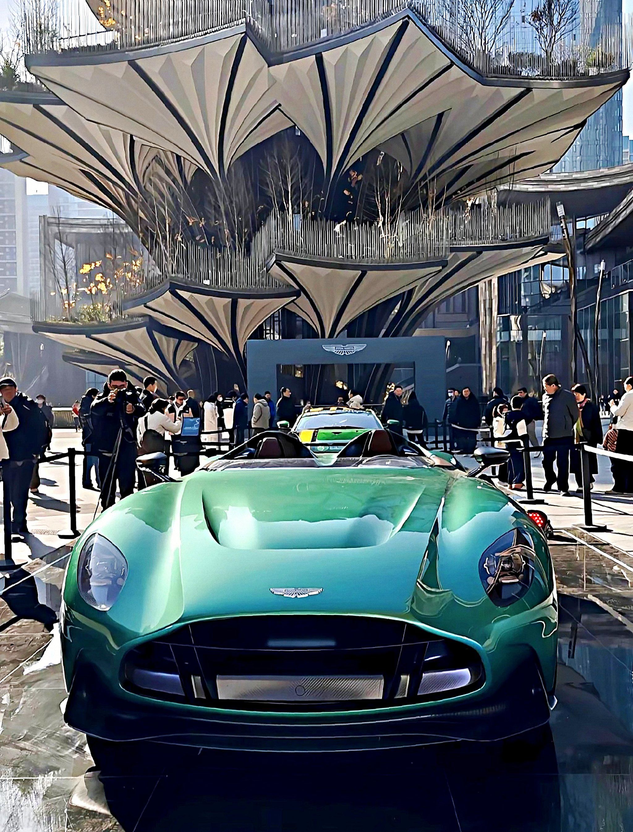 梅赛德斯力克阿斯顿马丁，诺里斯惊艳四座的简单介绍