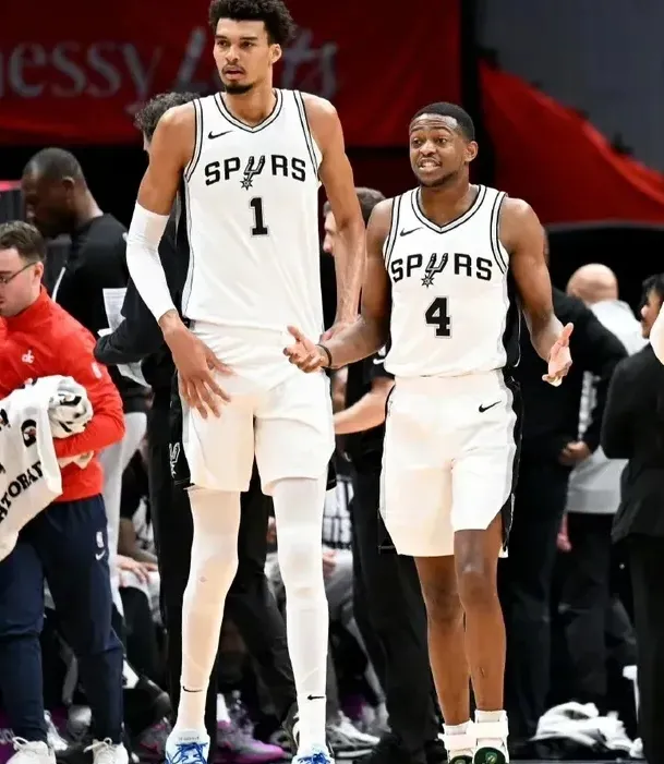 独行侠横扫江苏队，恩比德带队取胜的简单介绍